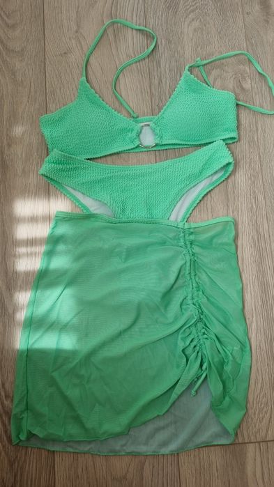 Зелен бански с пола