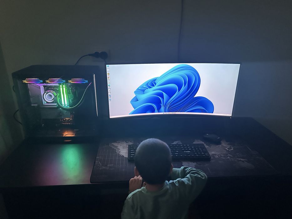 Kuchli kompyuter. core i-7 14700K 64GB RAM.