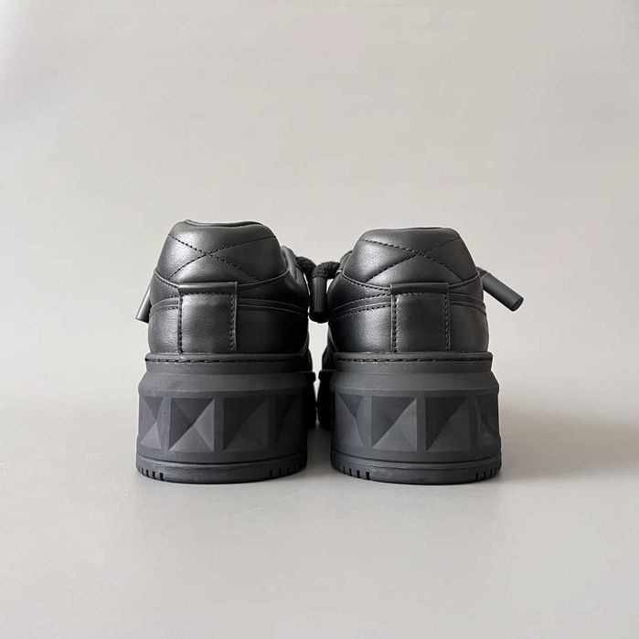 Валентино One Stud 38-ми номер - НАЛИЧНИ