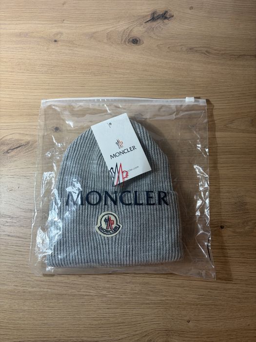 Caciula Moncler Gri
