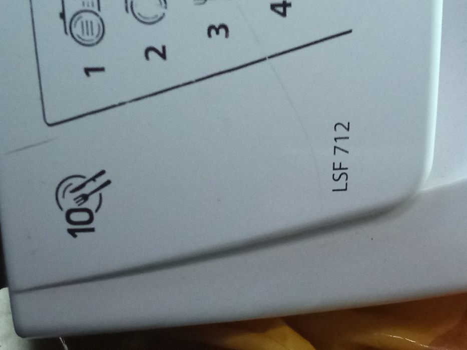 Съдомиялна Hotpoint ARISTON LSF 712 цяла за ремонт или части