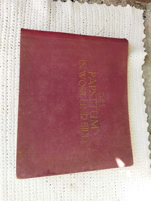 Уникат книга за Папството на немски език