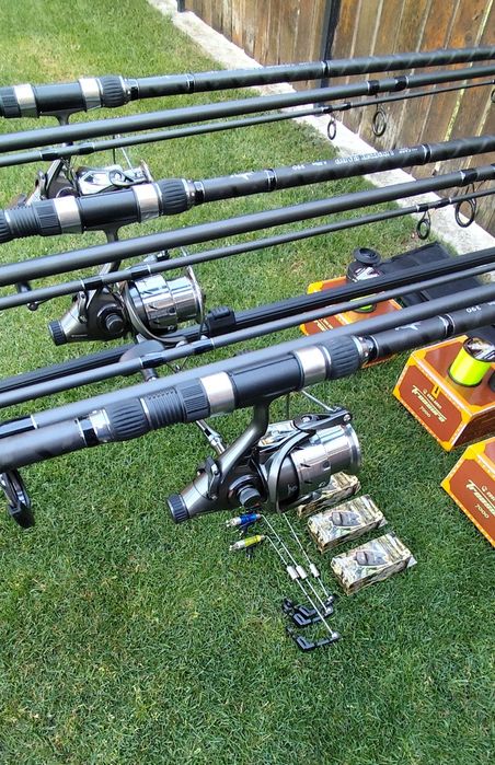 Set 3 Lansete Carbon 3,90m, 3 Mulinete 7000 cu Baitrunner, Rod Pod