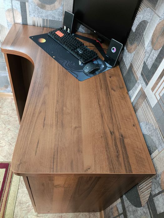 Стол компьютерный -письменный