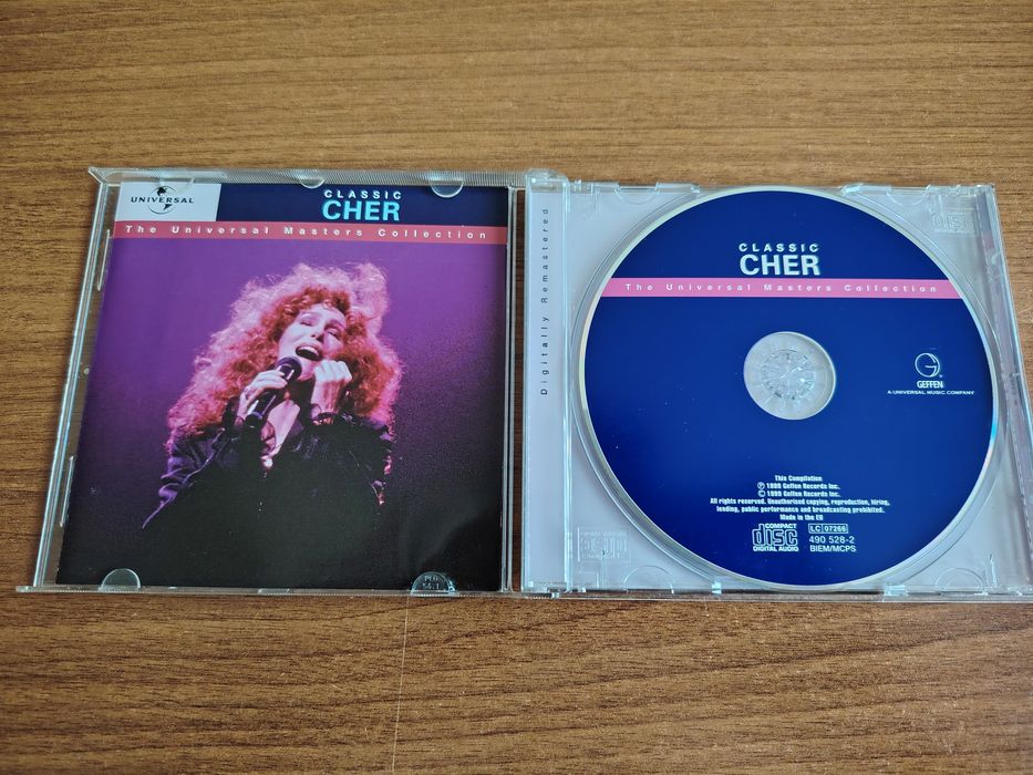 Три компакт диска на CHER