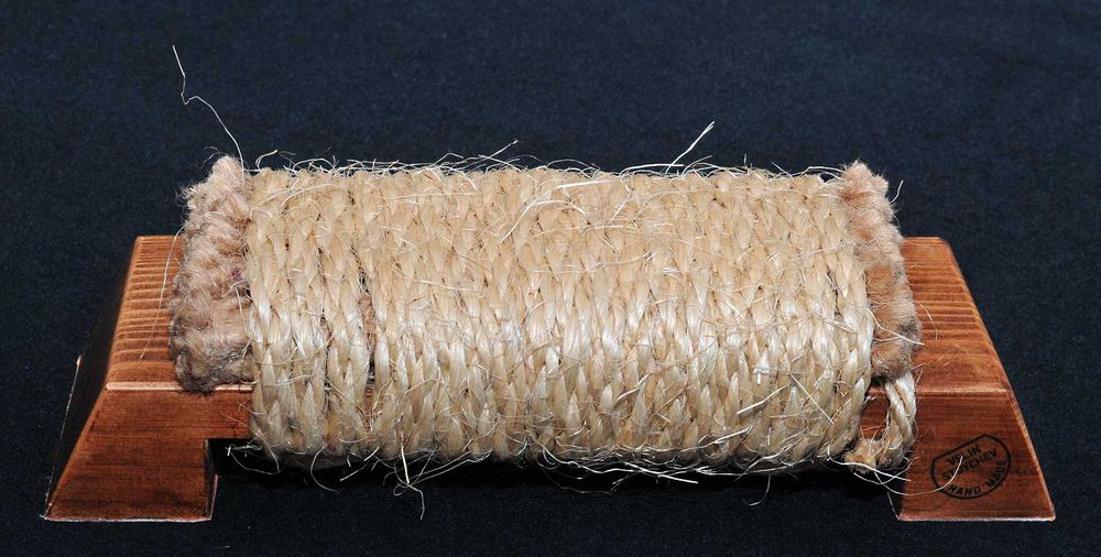 Макивара за закаляване на ударните повърхности на ръката.