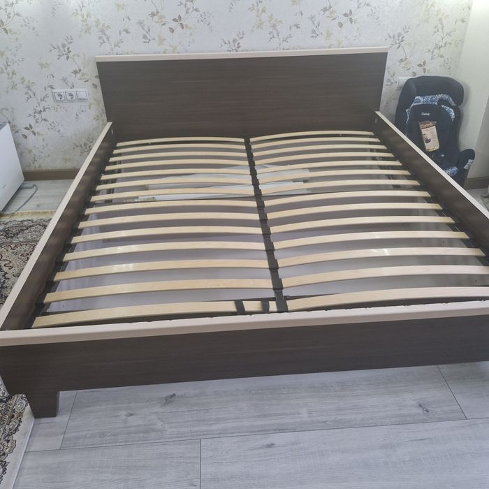 Продам двухспальную кровать