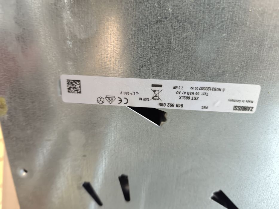 Керамичен плот Zanussi ZKT663LX