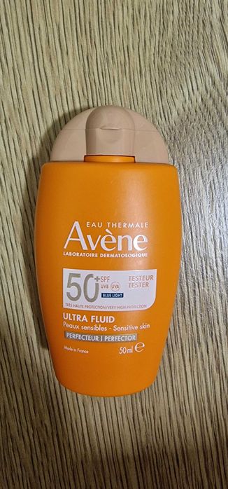 Avene Слънцезащитен Тониран ултра флуид SPF50+ 50 мл