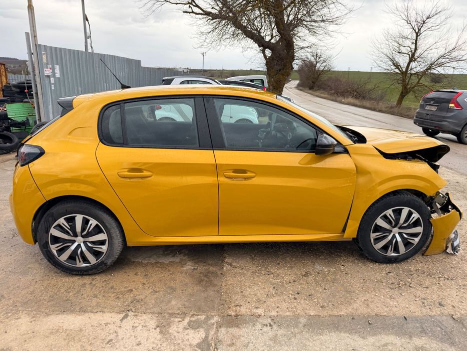 Peugeot 208 1.2 PureTech, двигател HNE, 101 кс., 6 ск.,2024г.,40000 км