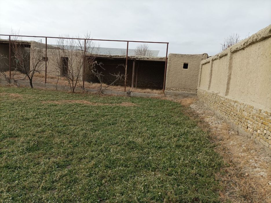 Qurilishi tugallanmagan uchastka sotiladi