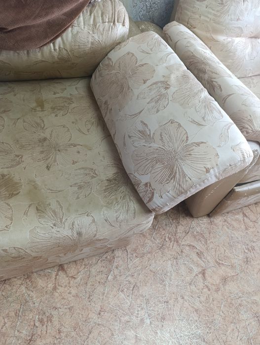 Продам угловой диван,и кресло кровать