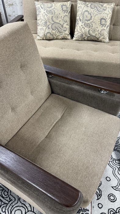 Диван с креслом