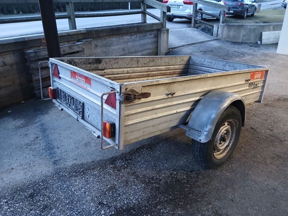 Vând remorca în stare bună de funcționare