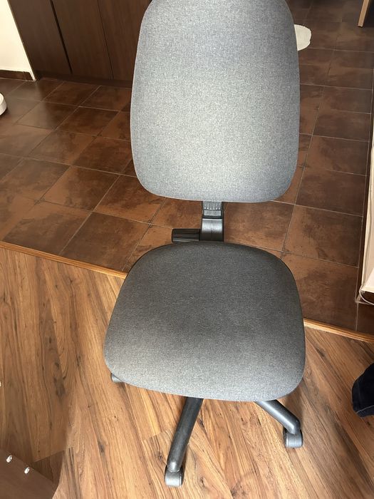 Офис стол на колела