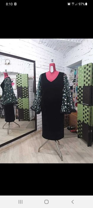 rochie de catifea neagra cu maneci ample