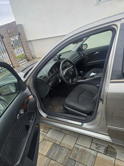 Vând Mercedes e200 clasic w211