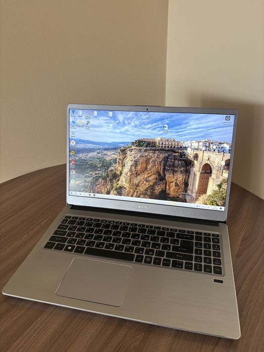 Acer Core I5-8 В Отличном состояний