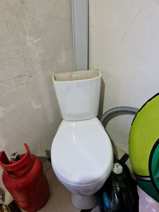 Продам унитаз в хорошем состоянии