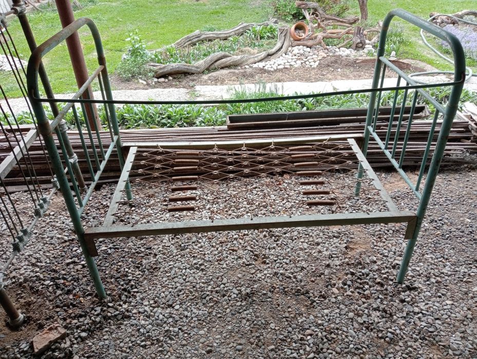 Детская железная кровать
