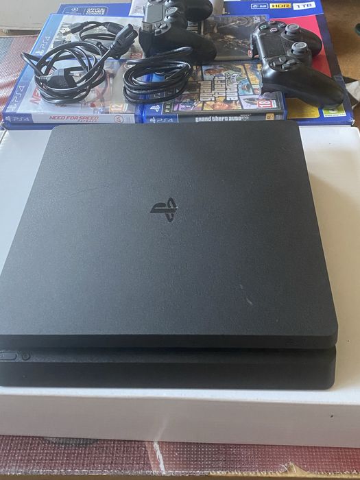 Prodavam Playstation 4