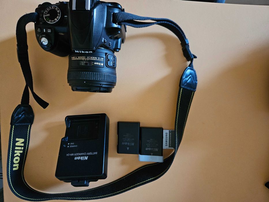 Фотоапарат NIKON D3100 с 2 обектива, чанта и други