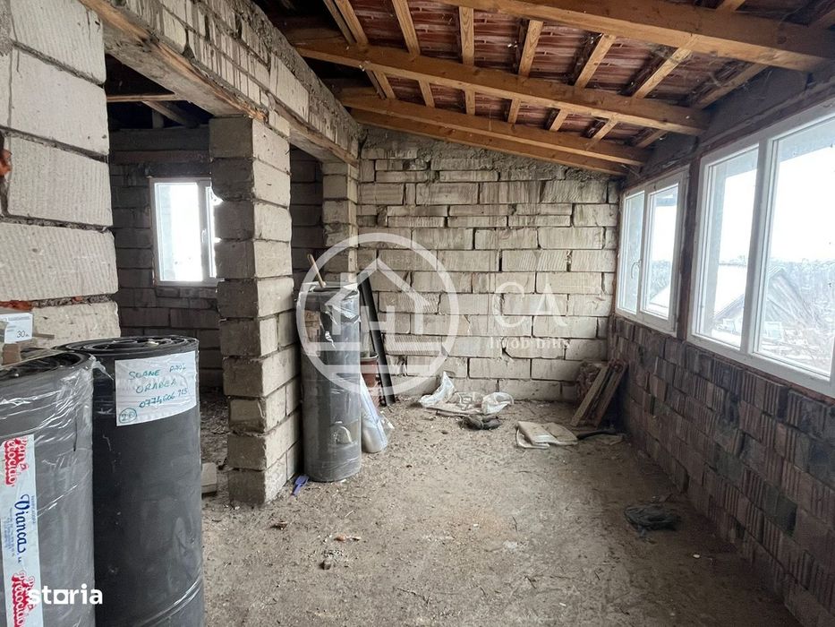 Casa de vanzare D+P+E+M cu 5 camere în Livada De Bihor