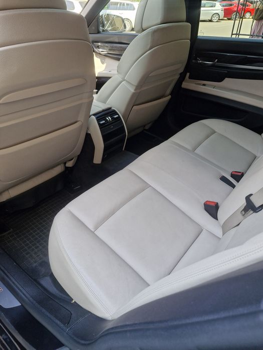 Se vinde Bmw seria 740 diesel ,306 cp , an de fabricatie 14 09 2010, model cel cu 4 butoane.