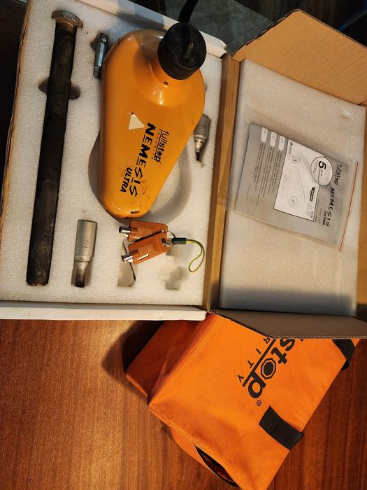 Заключваща система за заключване колелото на каравана