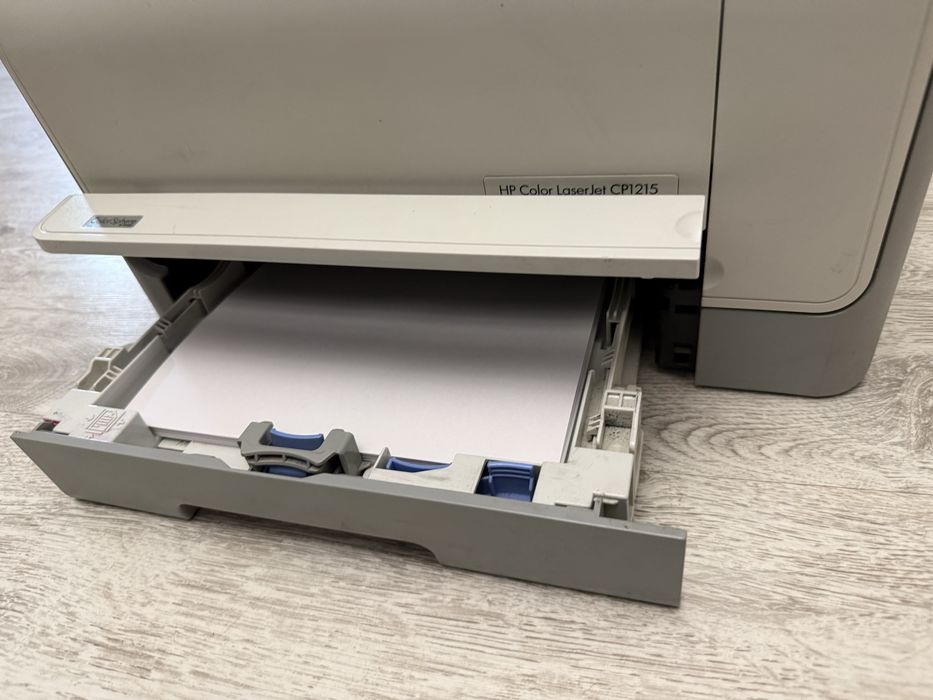 Принтер цветной HP color Laser Jet CP1215