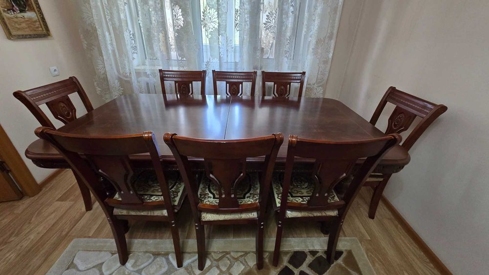 Обеденный комплект: стол и 10 стульев