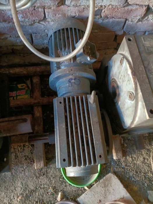 Редуктори и мотор-редуктори нови и употребявани