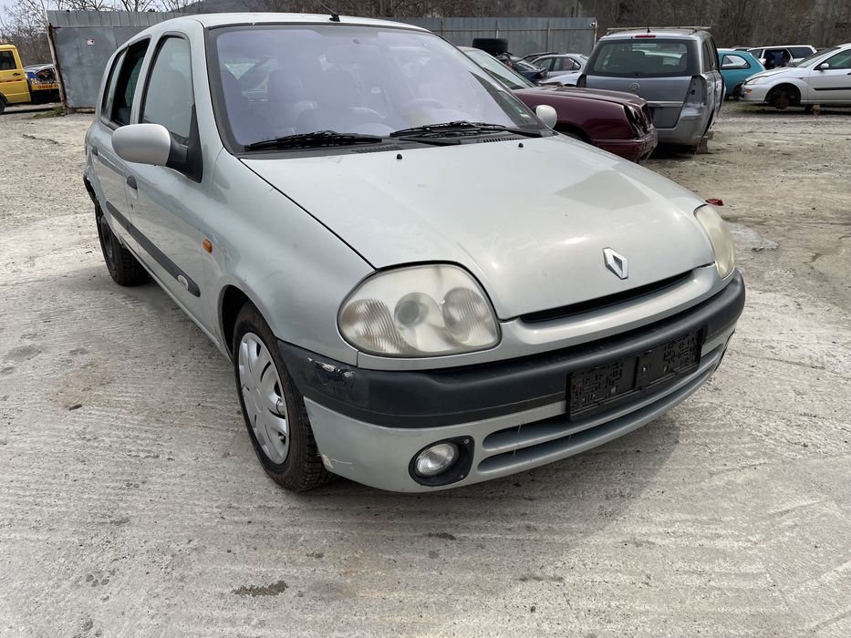 Renault Clio 1.6 90hp 1999 На Части