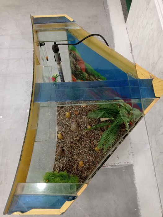 Аквариум угловой