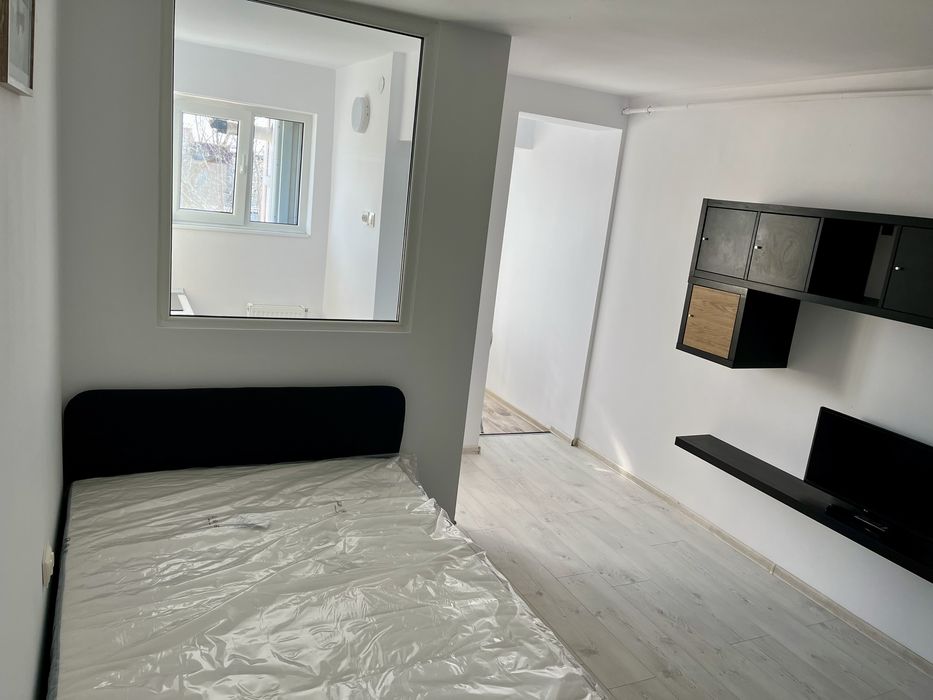 Garsoniera de vanzare in blocul upet Bd Independentei