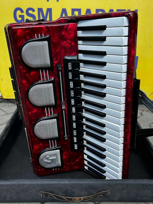 Акордеон WELTMEISTER Stella 120 баса / Като нов