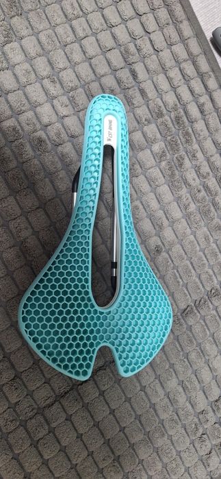 Продам карбовый шоссейник Bianchi