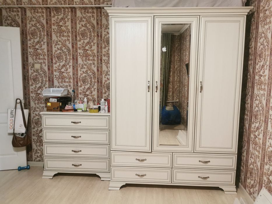 Продам шкаф и комод отличном состояние