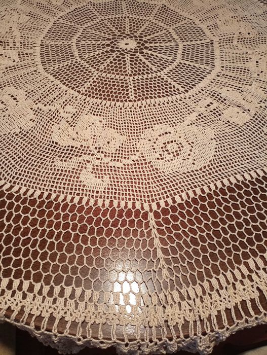 Нова голяма покривка за кръгла маса