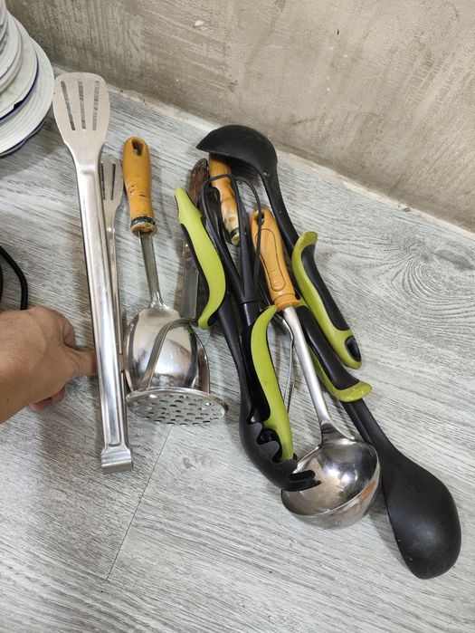 Стаканы, тарелки и много чего