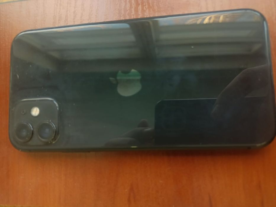 Продам айфон 11.