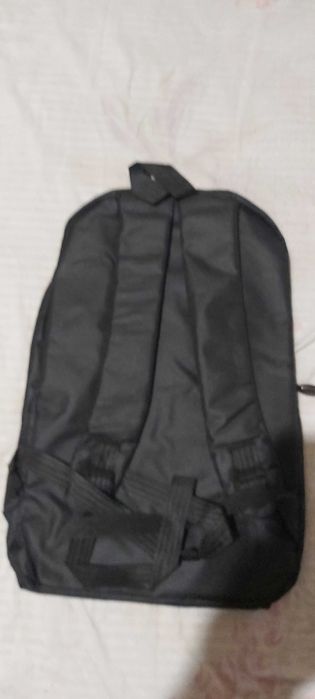 Продавам раница  с три претради