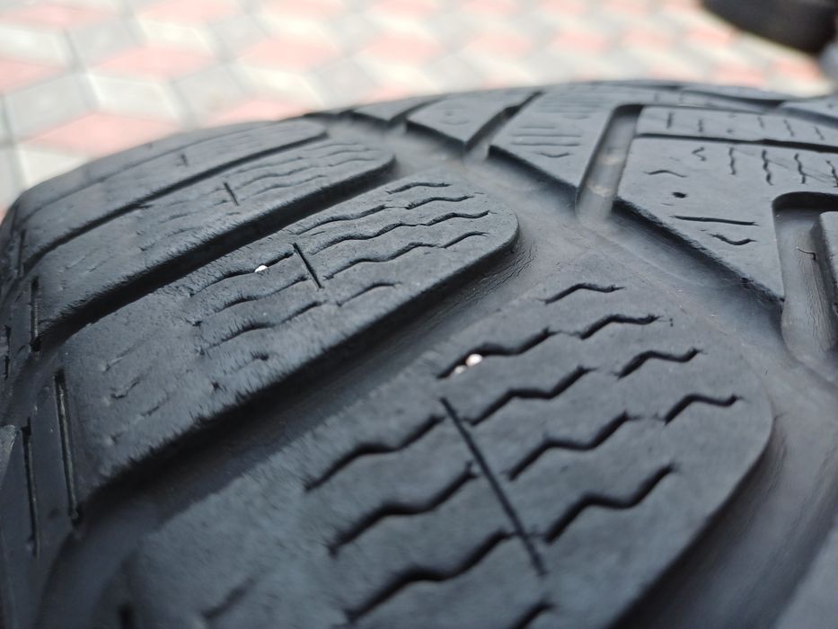 Vand 4 anvelope de iarna 255 45 r19 PIRELLI  din 2020