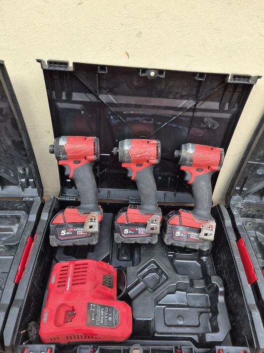 Mașină de insurubat cu impact Milwaukee M18  FID3