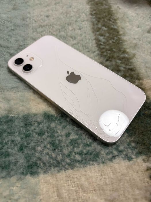 iPhone 12 б/у в хорошем состоянии