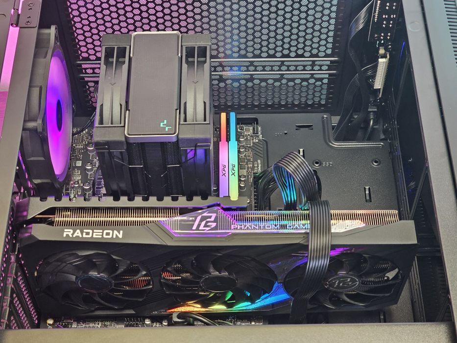 Ryzen 7-7700/RX 9060XT 16GB/RAM 32GB/SSD 1TB/Чисто Нов+Гаранция!