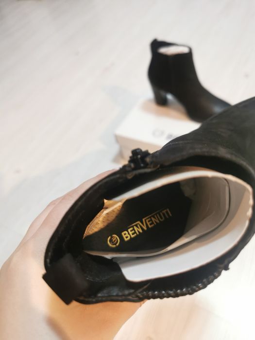 Botine noi din piele întoarsă, marca Benvenuti, marimea 37