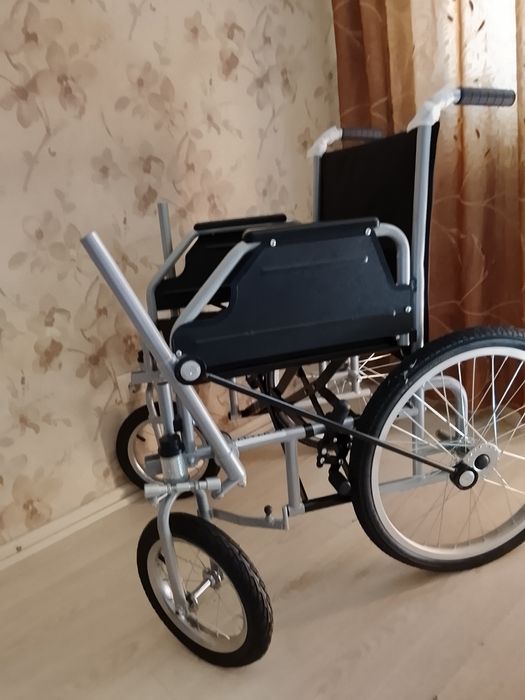 Продам инвалидную коляску