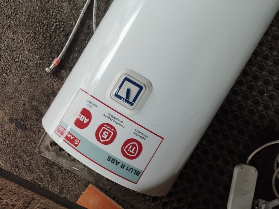 Продам бойлер ariston 40 л