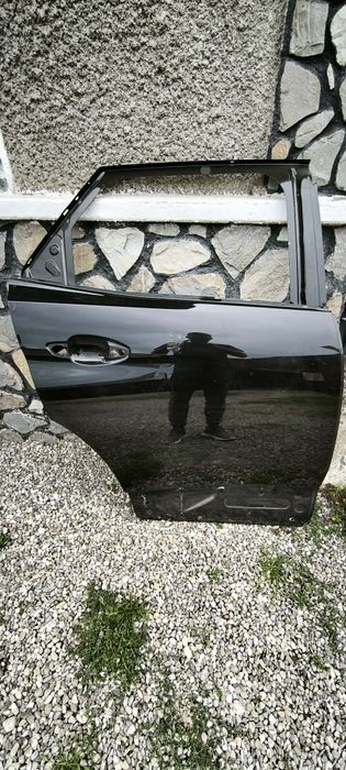 Capota Volvo XC60. Uși stânga dreapta Citroen C4. Uși dreapta  Peugeot 3008